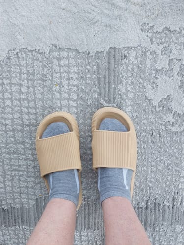 Customer photo review of Orthopädischer Hausschuh Cloudly™