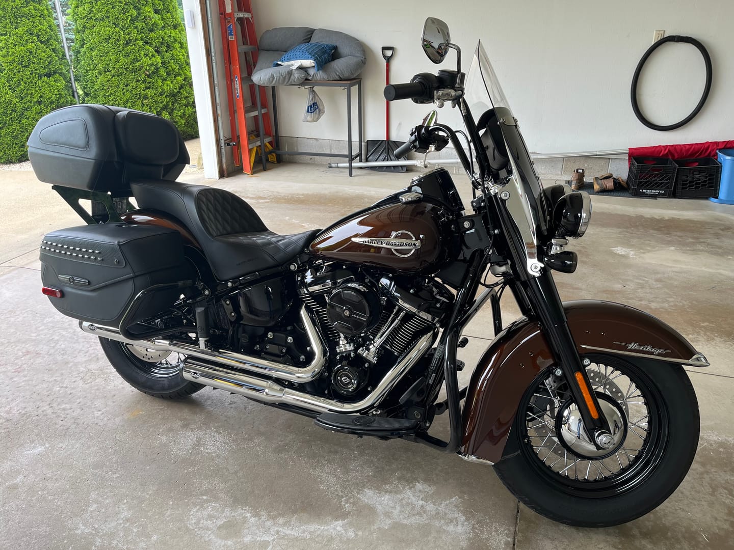 Customer photo review of 42L - Challenger XL Leather Wrapped Hard Motorcycle Trunk for Harley Davidson