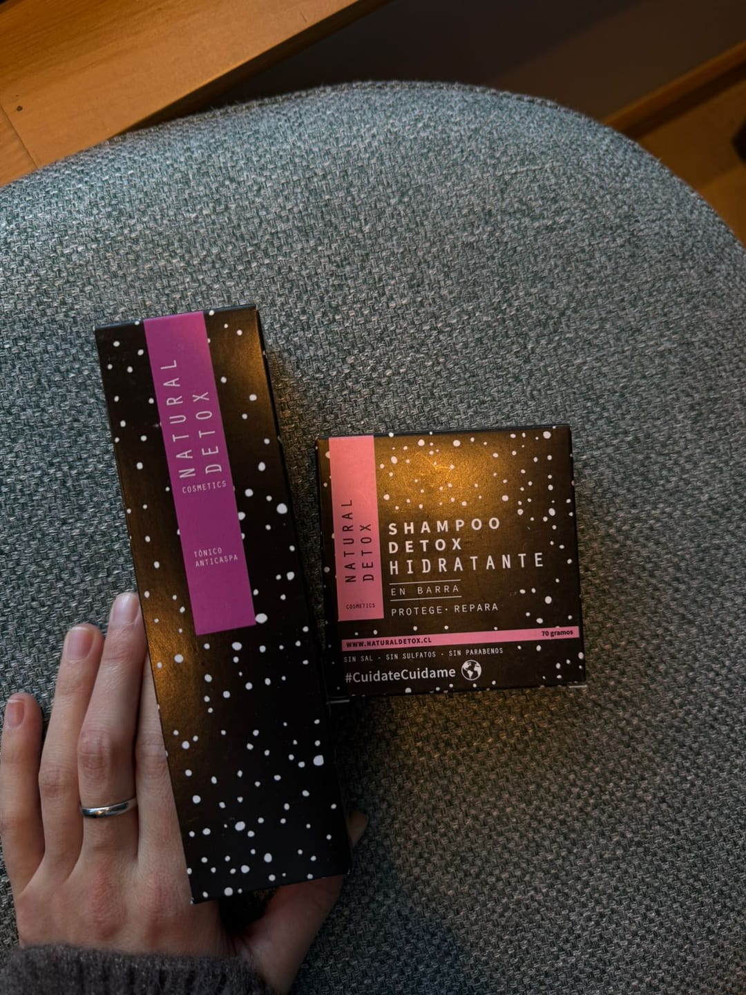 Customer photo review of Pack Caspa Seca y Psoriasis: Shampoo Hidratante + Tónico Calmante para caspa seca, picazón o brotes