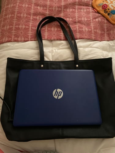 Reseña con foto de un cliente sobre Cartera Tote Mate Tarjetero