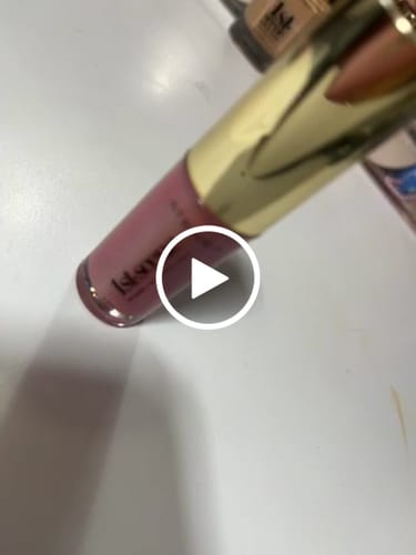 Customer video review of LIP GLOSS  1ST SCENE
