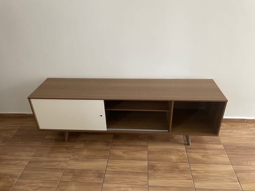 Customer photo review of Mueble para TV Dubai hasta 65" con Patas Marrón/Blanco