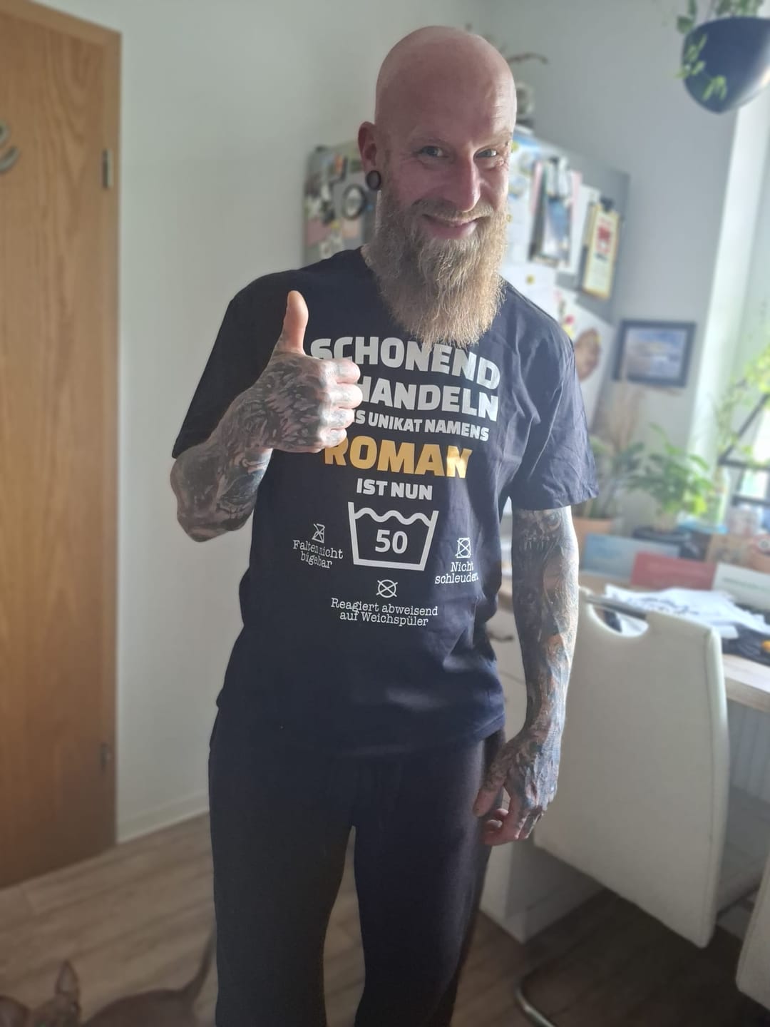 Customer photo review of Lustiges Geburtstags Shirt - Schonend Behandeln - Personalisierbares Herren T-Shirt
