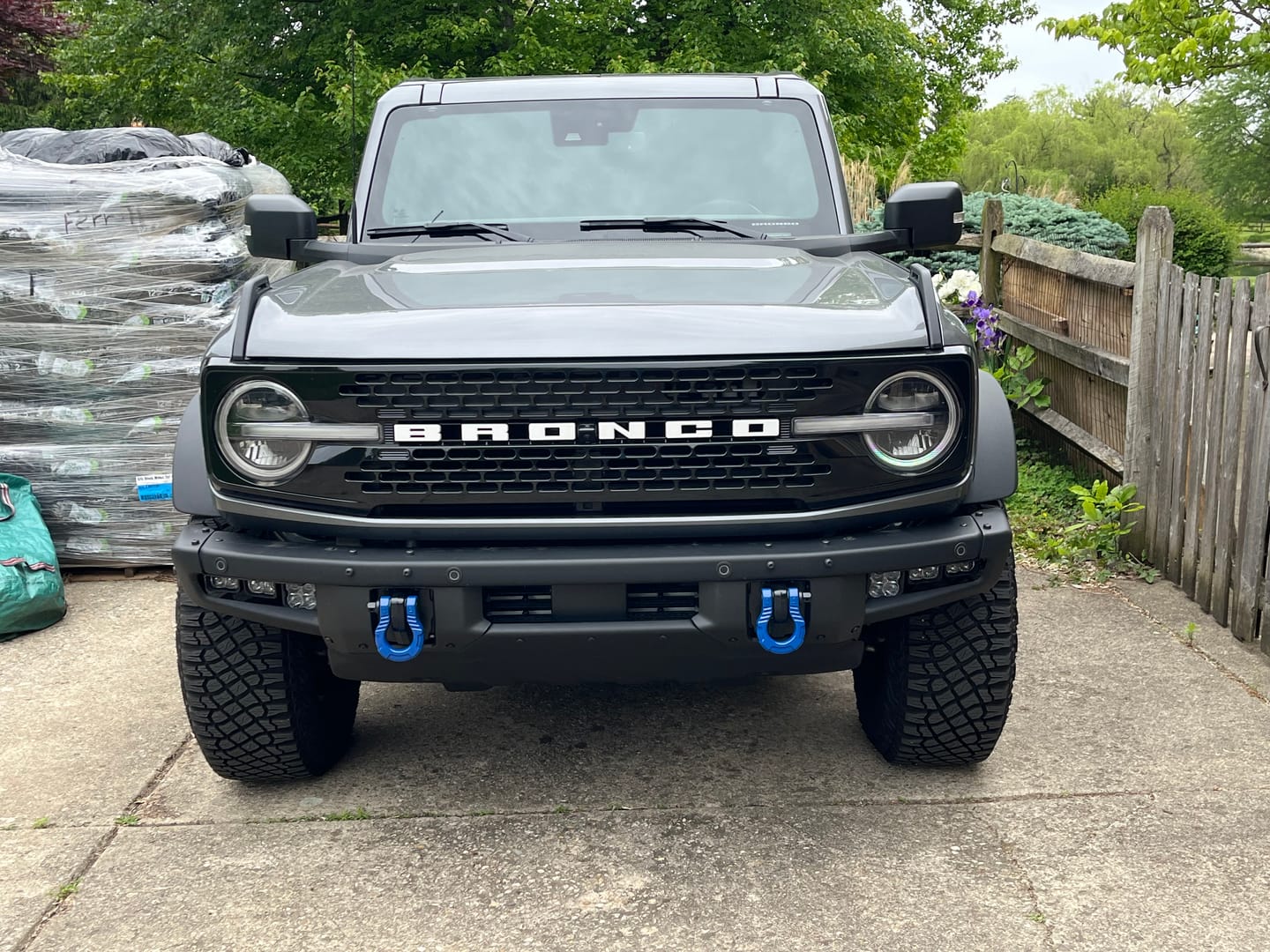 Customer photo review of GearAmerica UBER Shackles with Anti-Theft Lock (Blue) | 80,000 lb (40T) MBS & 20,000 lb (10T) WLL