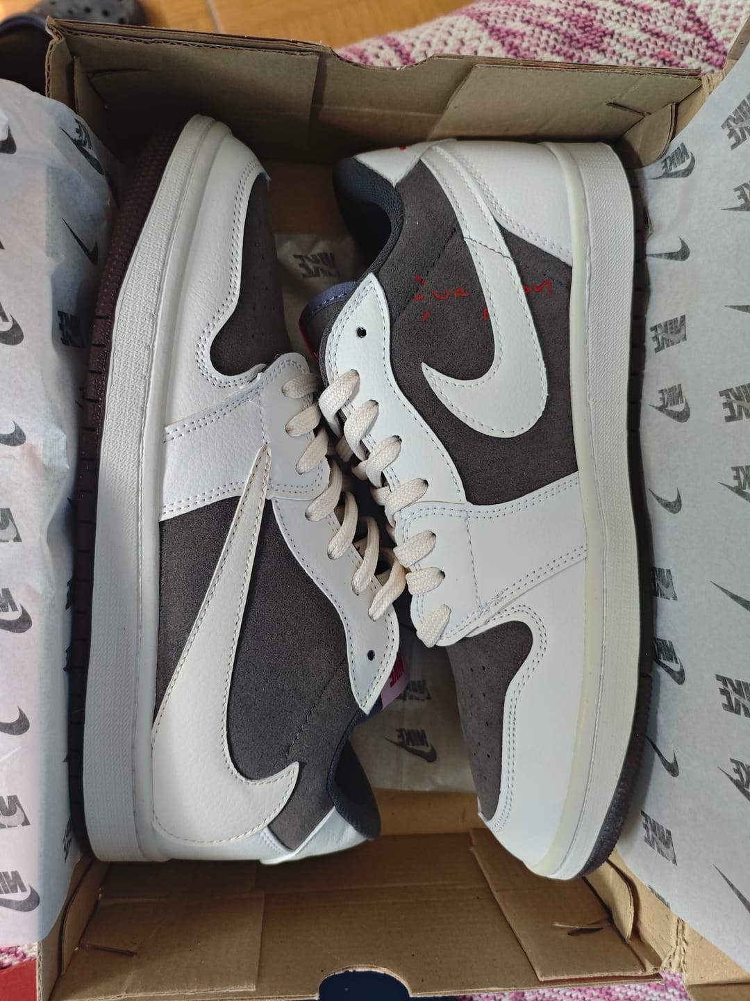 Customer photo review of Tenis Travis Low Reverse Moca