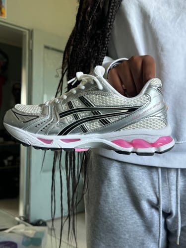 Customer photo review of ASICS baskets Gel Kayano 14 crème rose