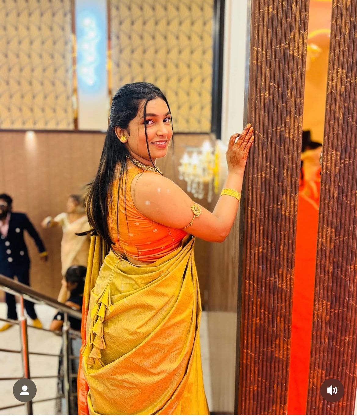 Customer photo review of Dusty Brown Woven Linen Saree