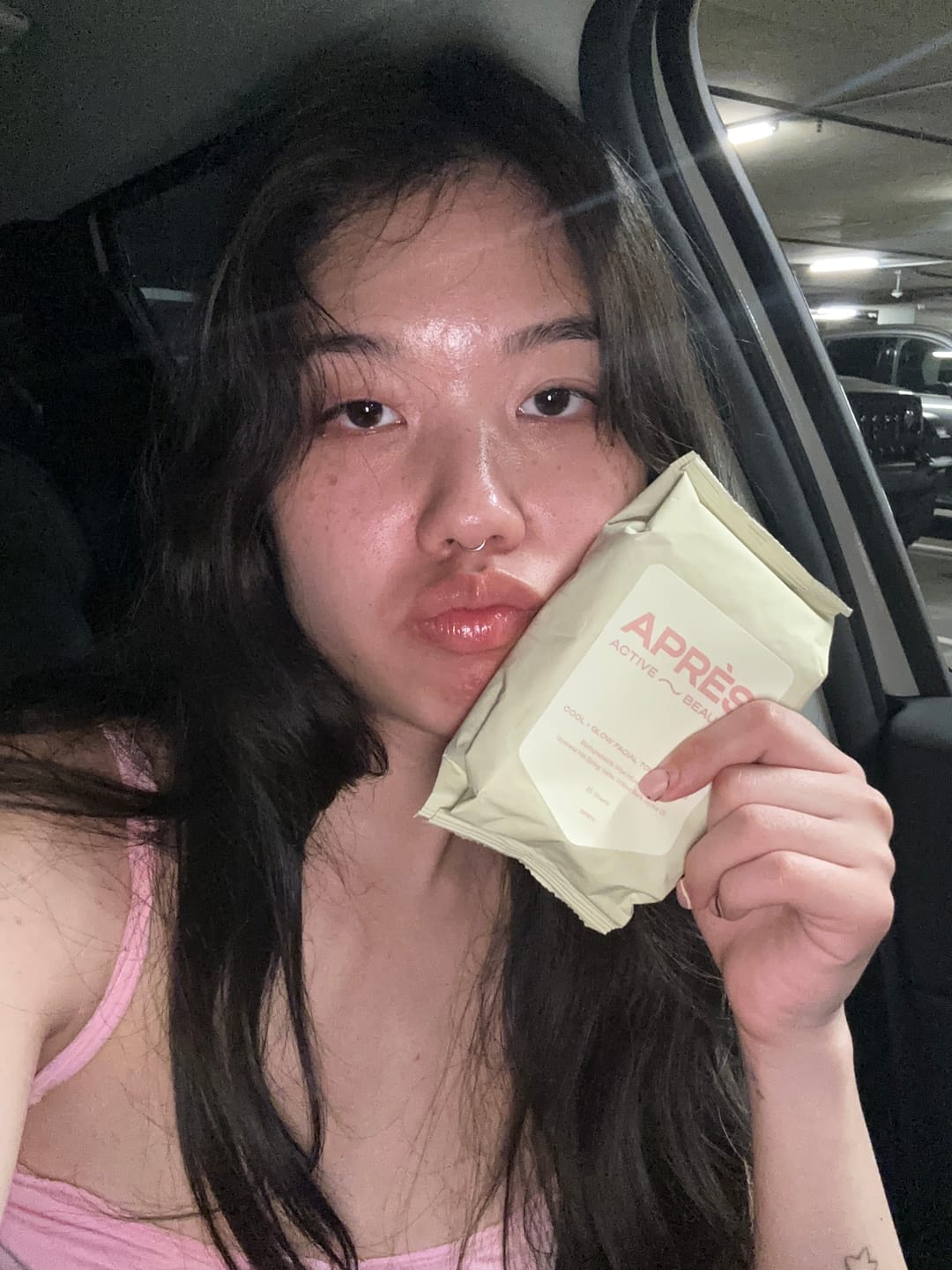 Customer photo review of Cool + Glow Facial Towelettes