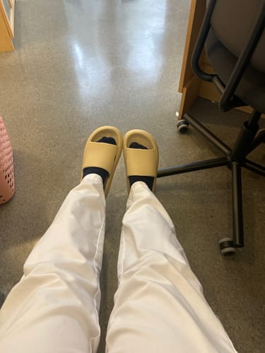 Customer photo review of HappyFlops