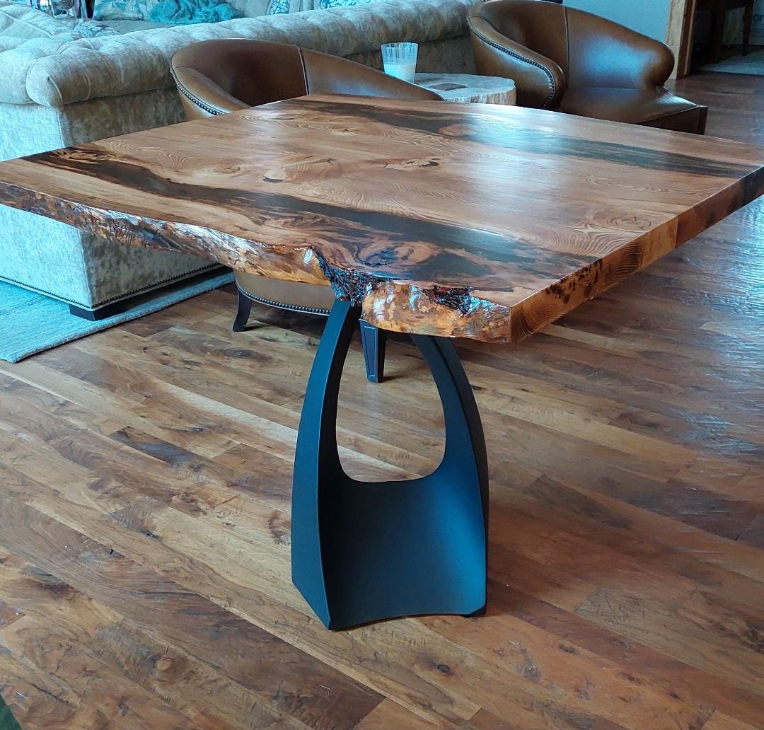 Customer photo review of Table Base 316 Tulipe 28H for Round Tabletop Dining