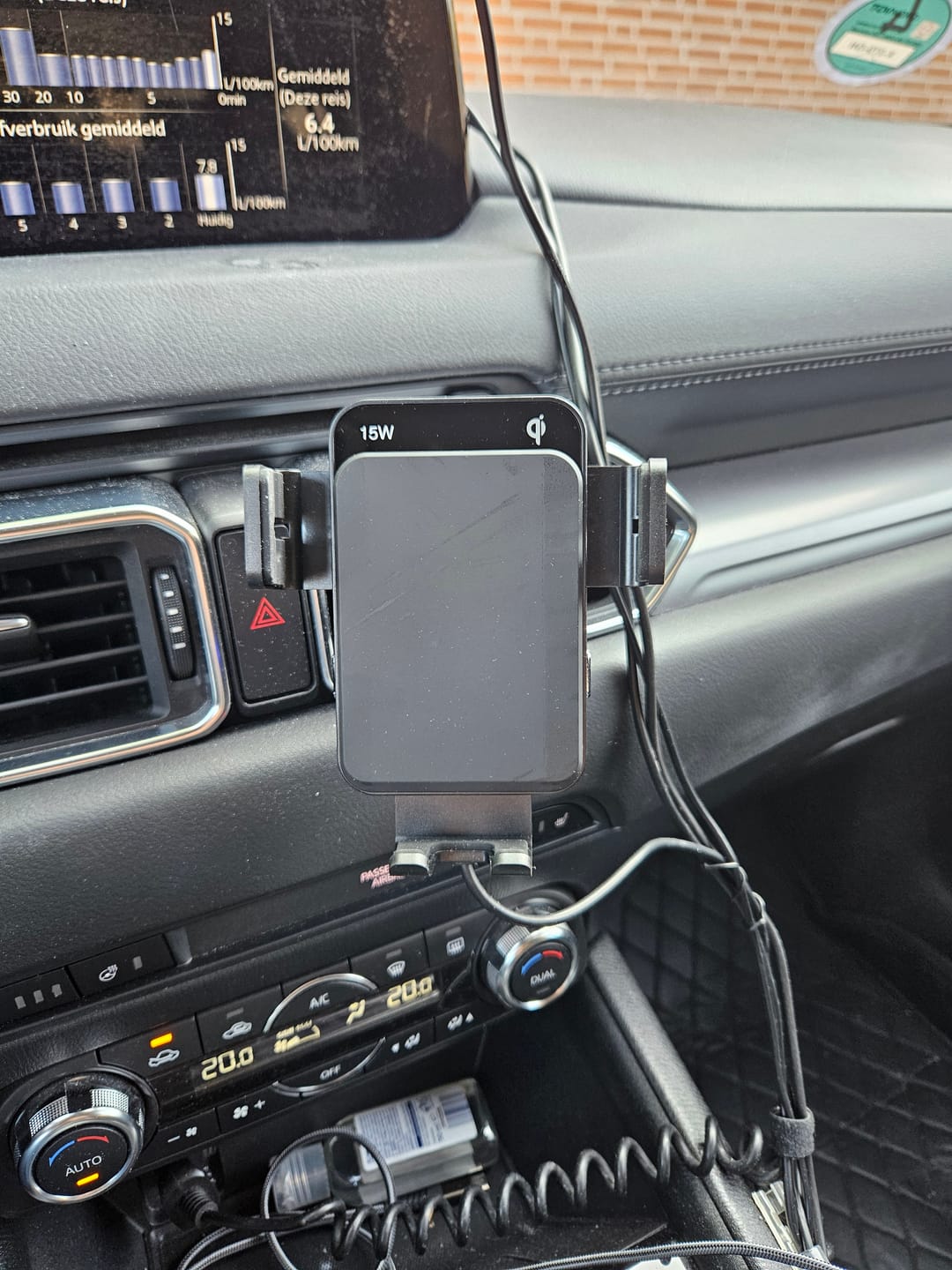 Customer photo review of WEGMAN™ Telefoonhouder Auto met 15W QI Draadloze Oplader - Autolader