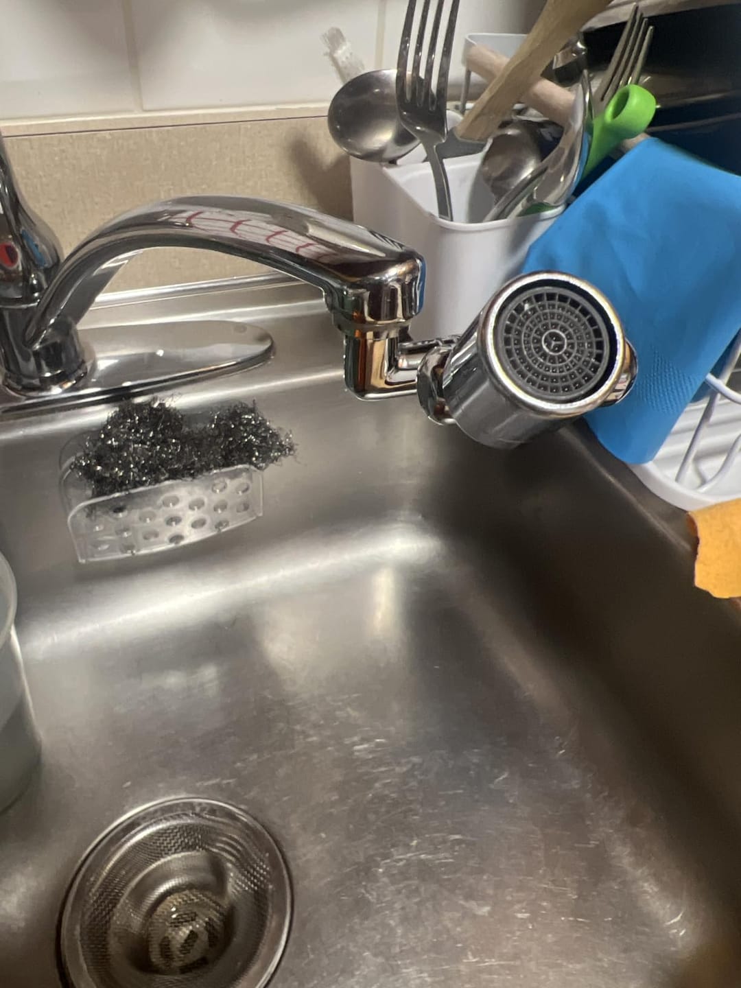 Customer photo review of 【Pre Order-US】Frizzlife Splash-Proof Sink Faucet Extender with Filter, Certified Reduce 99% Chlorine, 1440° Rotating Tap Aerator, 3 Modes Spray Attachment for Kitchen/Bathroom/Toddlers, 8pcs Replacement Filter