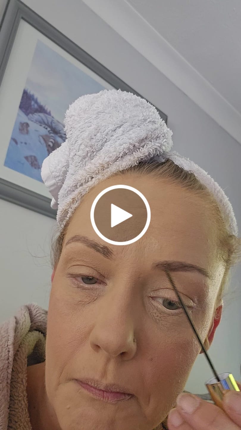Customer video review of P.Louise Defined Slimline Tinted Eyebrow Gel