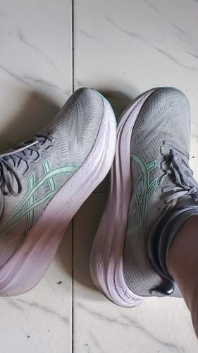 Customer photo review of Asics Gel Nimbus 27 Mujer Piedmont Grey Illuminate Mint