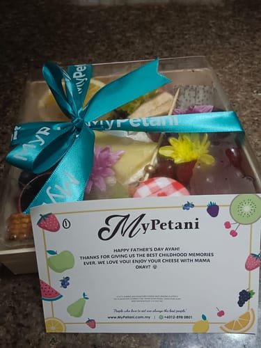 Customer photo review of Subang Jaya Signature Cheese Fruit Grazing Platter (Available in S, M & L size) [Malaysia]