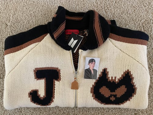Customer photo review of [2ND PRE-ORDER] BTS J-HOPE - HOPE ON THE STAGE OFFICIAL MD COWICHAN CARDIGAN (BEIGE)