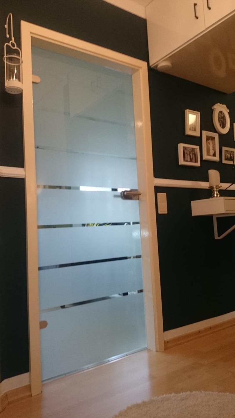 Customer photo review of Glastür ohne Zarge, Studio, kratzfestes & starkes 8mm ESG Glas - 9 Streifen Sainiert T5