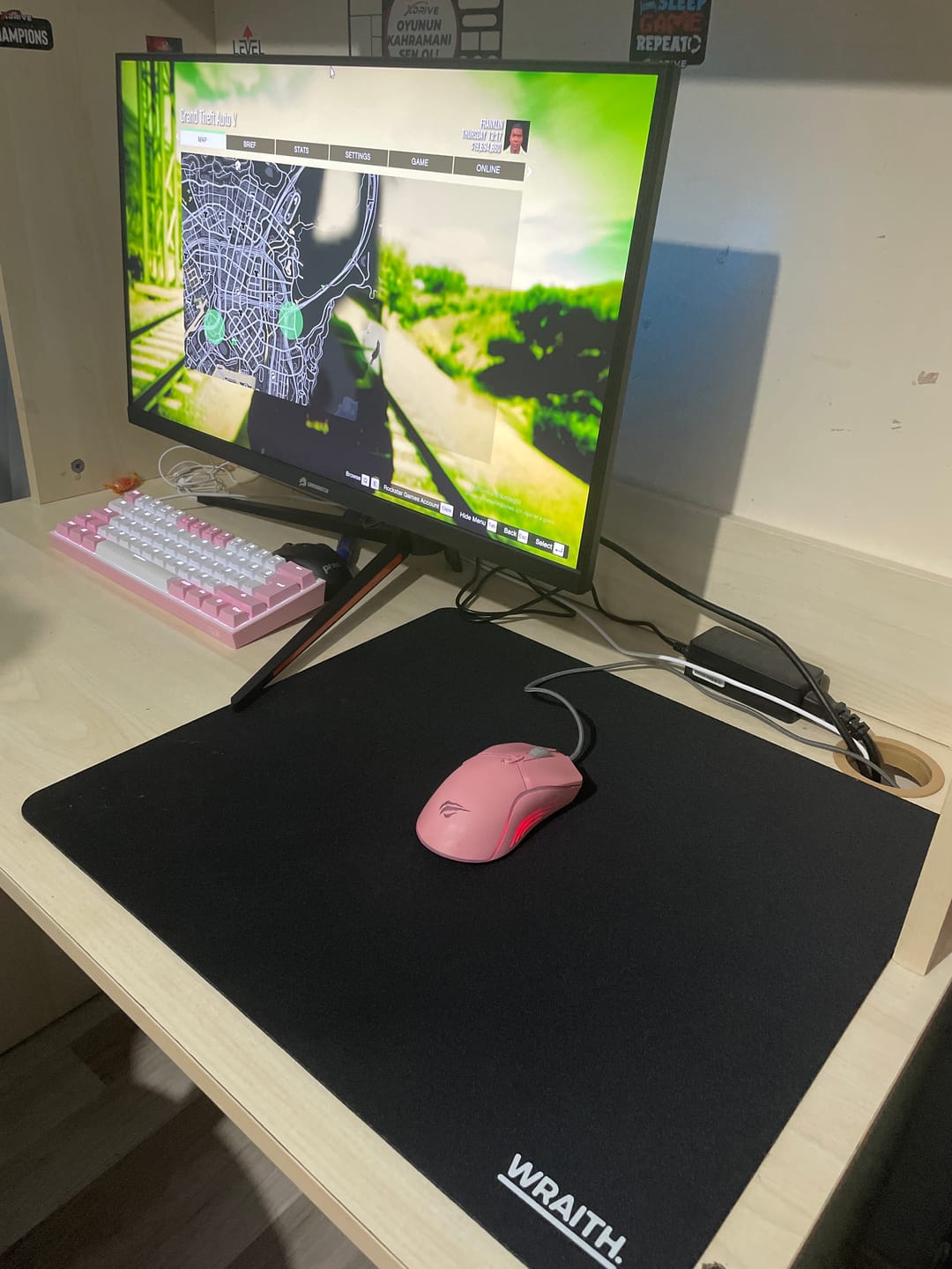 Customer photo review of Wraith Blade X Semi-Hard Mousepad