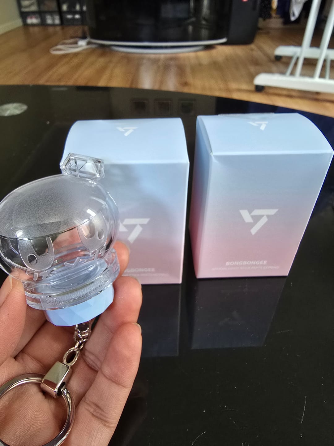 Customer photo review of [2ND PRE-ORDER] SEVENTEEN - BONGBONGEE OFFICIAL LIGHT STICK PARTS KEYRING
