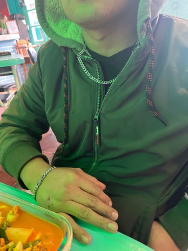 Reseña con foto de un cliente sobre Pulsera Cuban 8mm