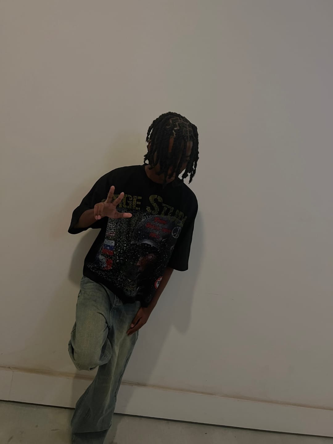 Customer photo review of Aelfric Eden Baggy Jeans