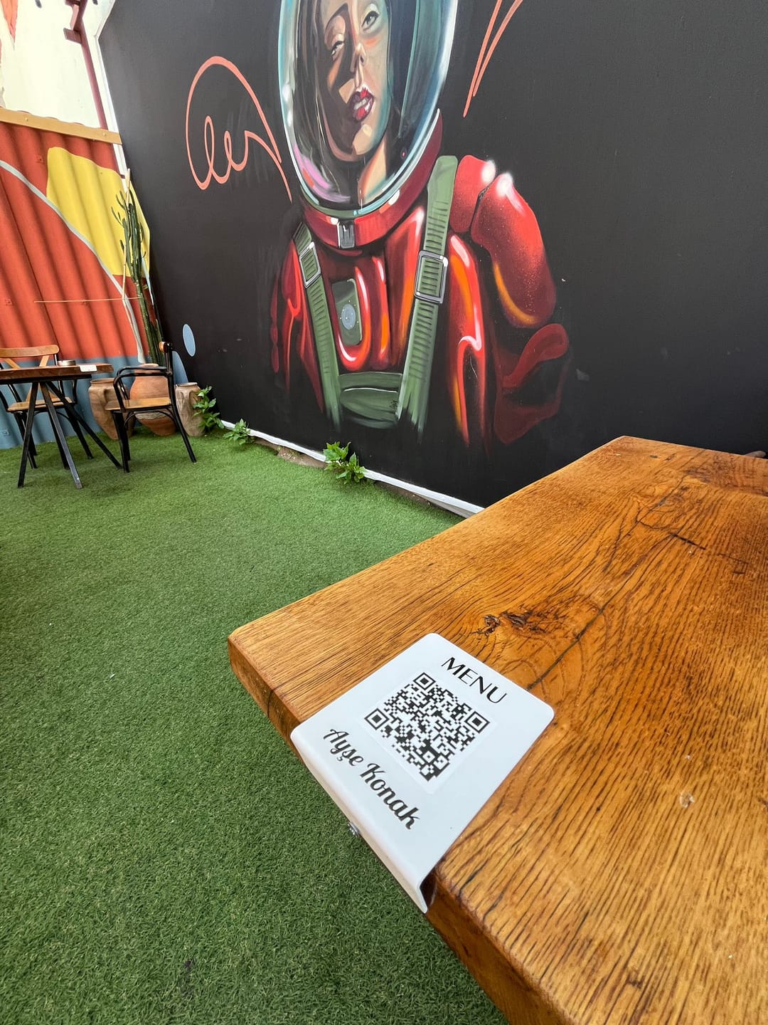 Customer photo review of Metal QR Menü Standı