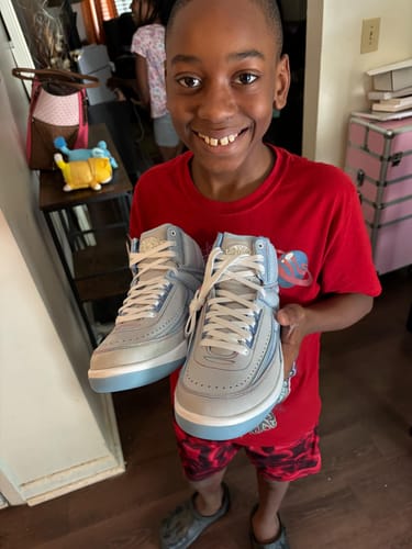 Customer photo review of Jordan 2 Retro J Balvin 6Y/7.5W