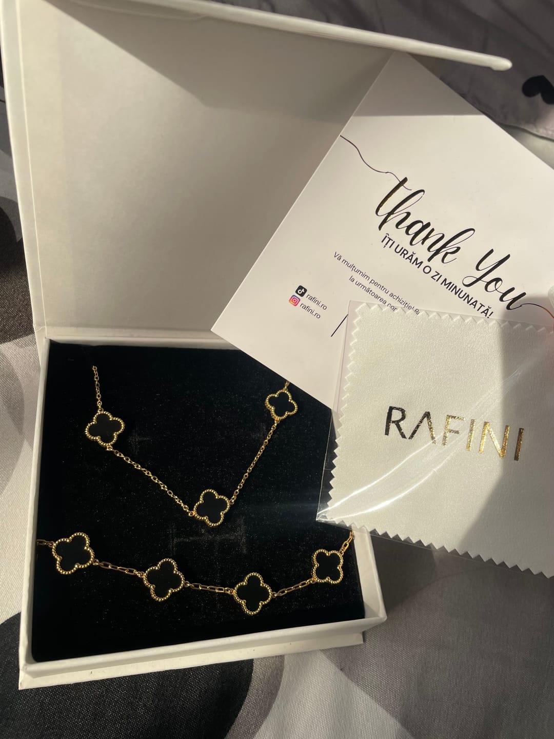 Customer photo review of Set Bratara + Colier Auriu Flower