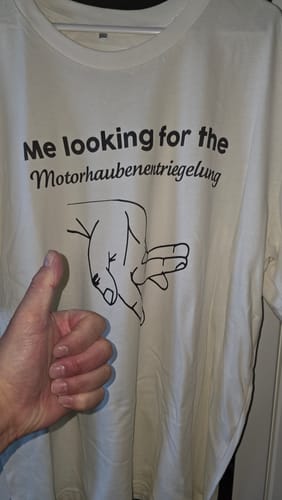 Customer photo review of MOTORHAUBENENTRIEGELUNG - Premium Shirt Unisex