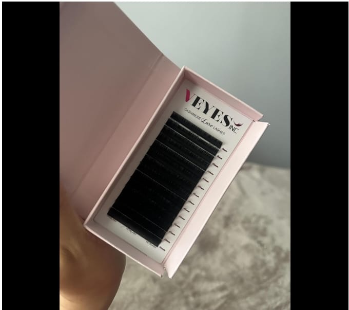 Customer photo review of Cashmere Luxe Lashes 0.05mm