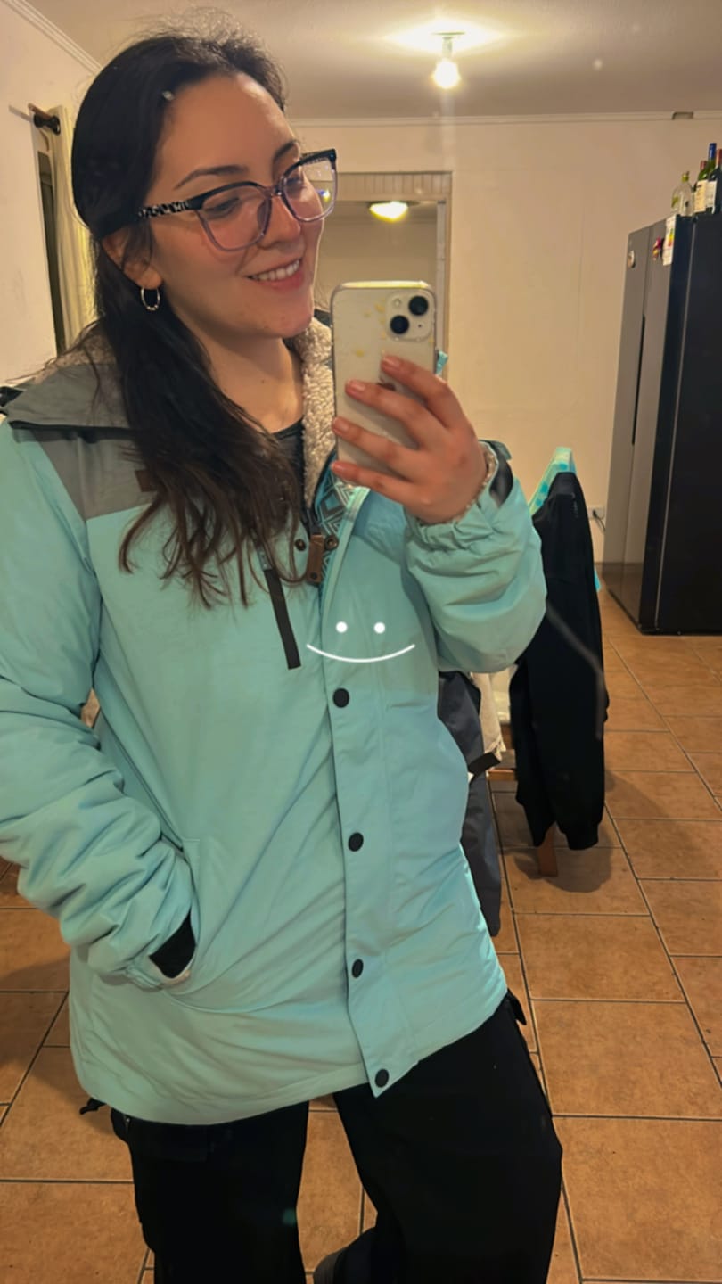 Customer photo review of Parka Impermeable Reversible Camaleon Mujer
