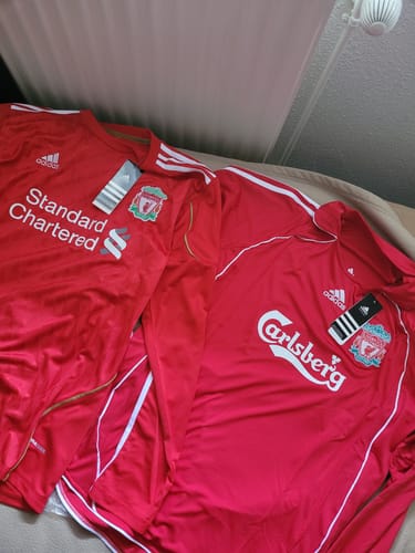 Customer photo review of Fernando Torres Liverpool 2010 2012 Season Long Sleeves Red Retro Jersey Trikot