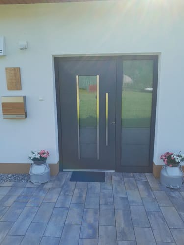 Customer photo review of AlbersDesign Briefkasten B5 (in Edelstahl) mit Eichen-Massivholzelementen - personalisiert mit Edelstahl-Schild