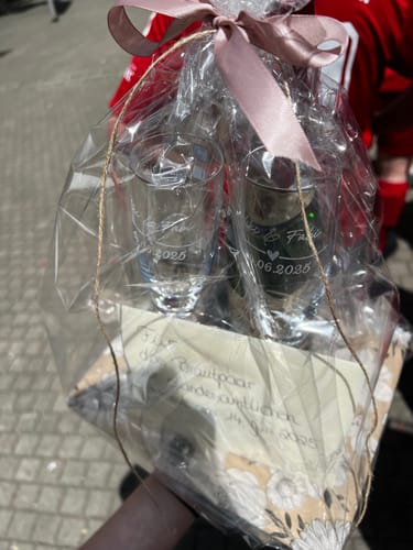 Kundenbewertung mit Foto zu Personalized wine glasses with engraving – wedding gift set for the bride and groom – Leonardo glass with name & date - Color: Sekt, Holzwolle oder Einlage? (Inhalt der Kiste): Nein, danke!, Personalization: Viki
Fabi
14.06.2025