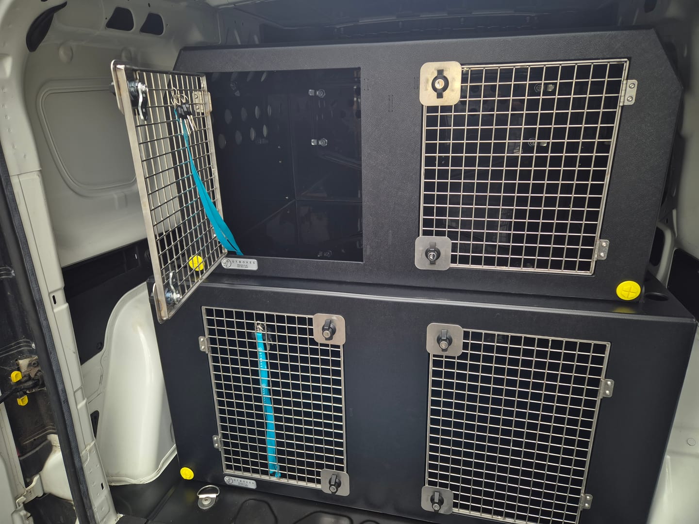 Customer photo review of Dog Van Kit | Vauxhall Combo | 2019-Present | Double stack | DT VS1