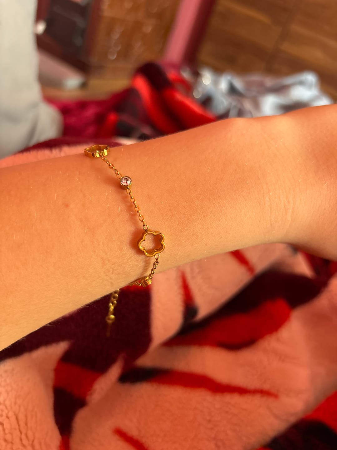 Customer photo review of Bratara cu flori - Gold