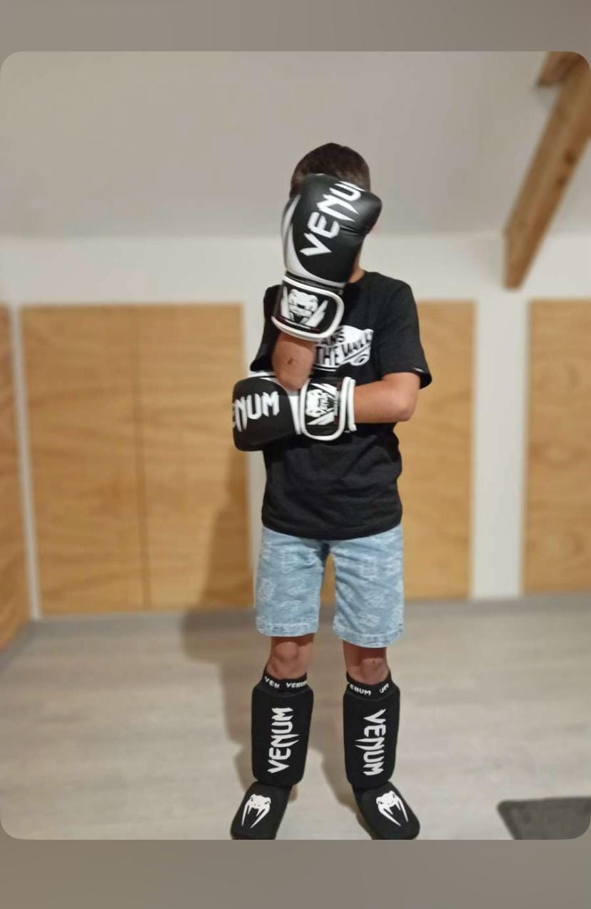 Customer photo review of Venum Bokshandschoenen Challenger 2.0 Kinderen - Zwart/Wit