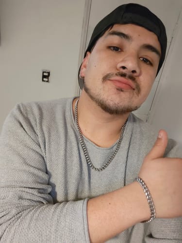 Reseña con foto de un cliente sobre Cadena Cuban Link 8mm