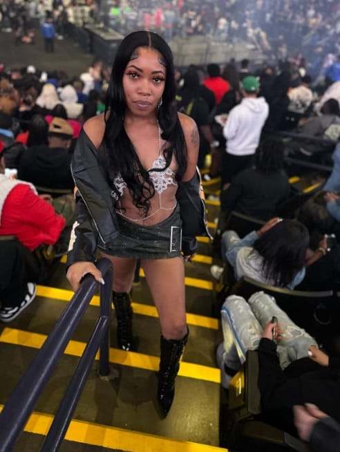 Customer photo review of MORE FACE Pre-bleached Straight Hair Wear Go Glueless Wig 7x5 Pre-cut HD Lace Pre-plucked
