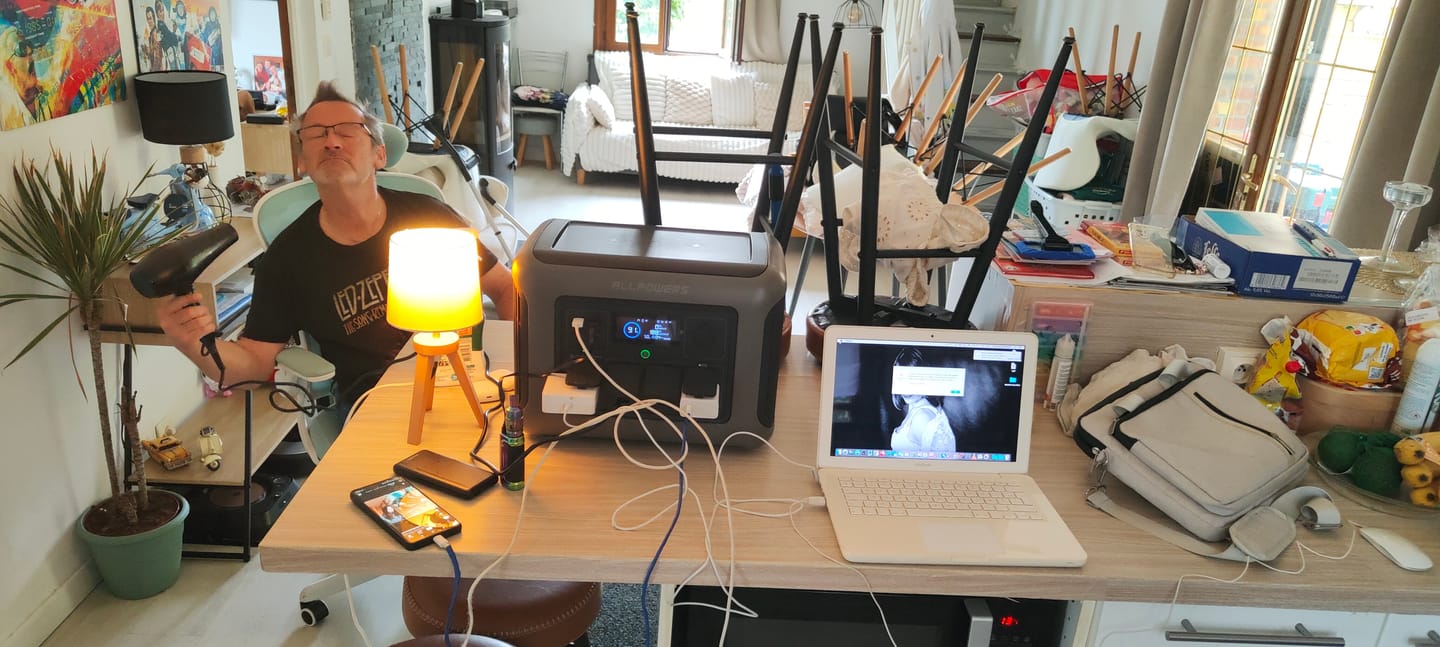 Customer photo review of ALLPOWERS SF100 Panneau Solaire Flexible 100W
