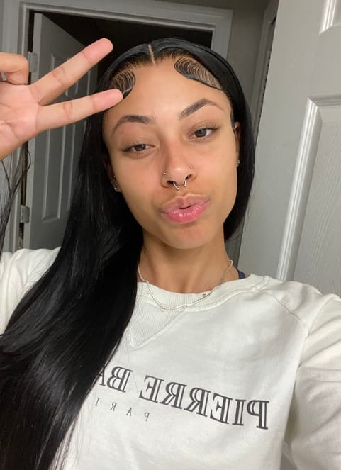 Customer photo review of MORE FACE Pre-bleached Straight Hair Wear Go Glueless Wig 7x5 Pre-cut HD Lace Pre-plucked