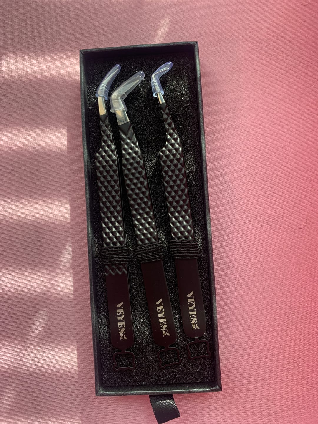 Customer photo review of Noir Fiber Tweezer Kit