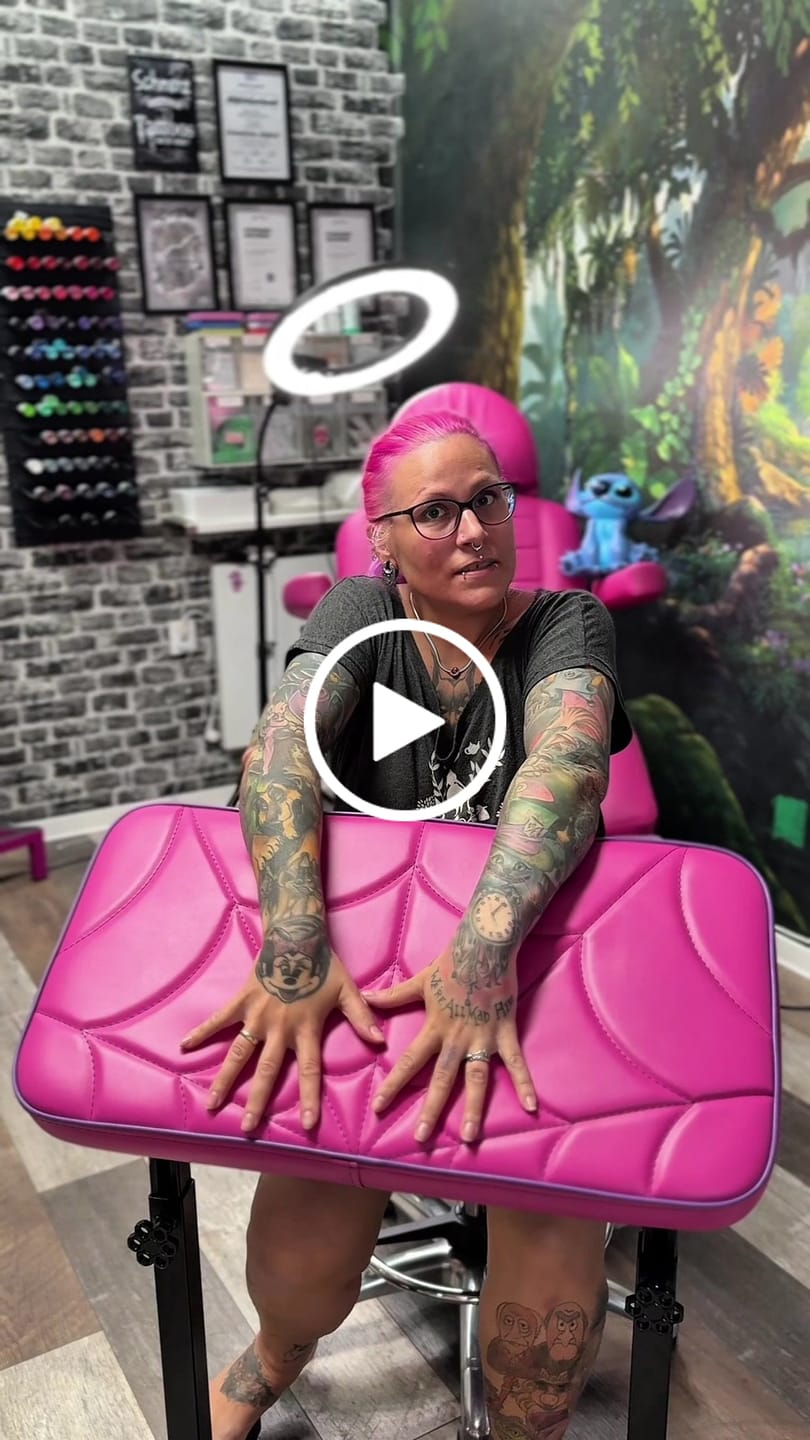 Customer video review of Original Tattoo Armrest XXL FAT BOY - pillow size 70x37cm