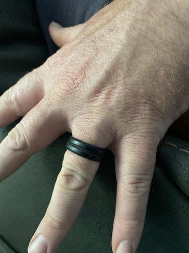 Customer photo review of The Royal Black - Silicone Ring
