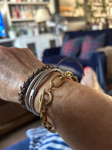 Customer photo review of Oval Link T-Bar Chain Bracelet Gold