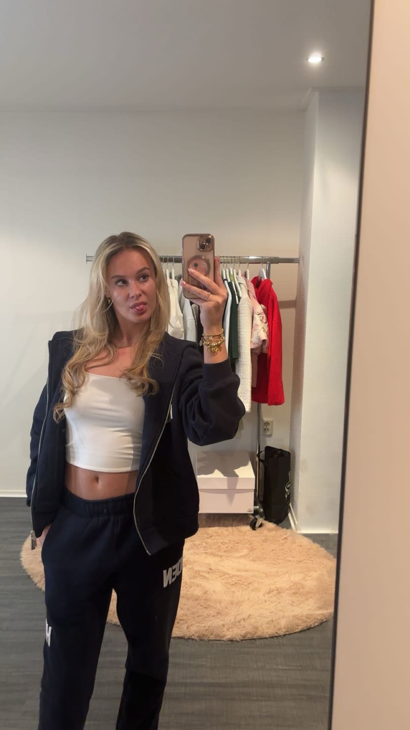 Customer photo review of GATED COMMUNITY ZIP HOODIE NAVY