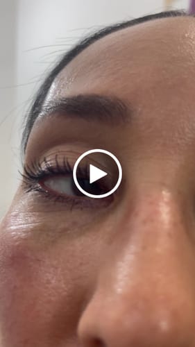 Customer video review of Suero para pestañas y cejas