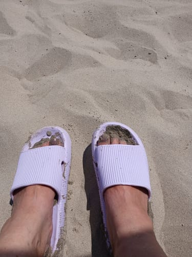 Customer photo review of HappyFlops