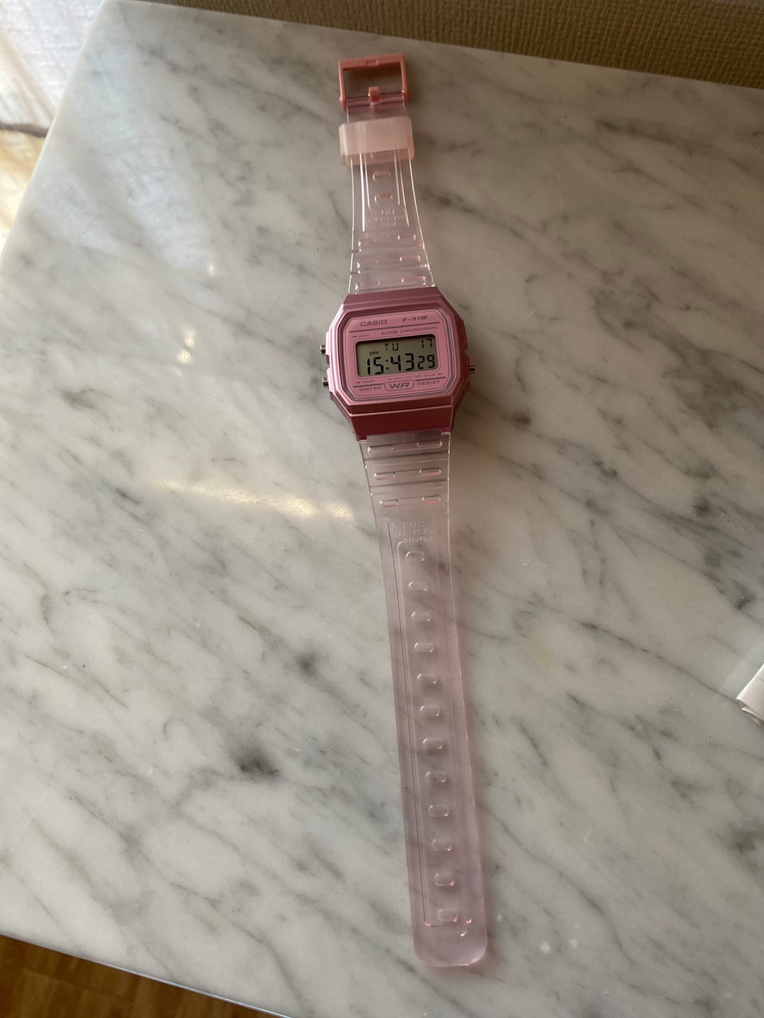 Customer photo review of Reloj Casio Vintage F-91WS-4D Rosado Transparente
