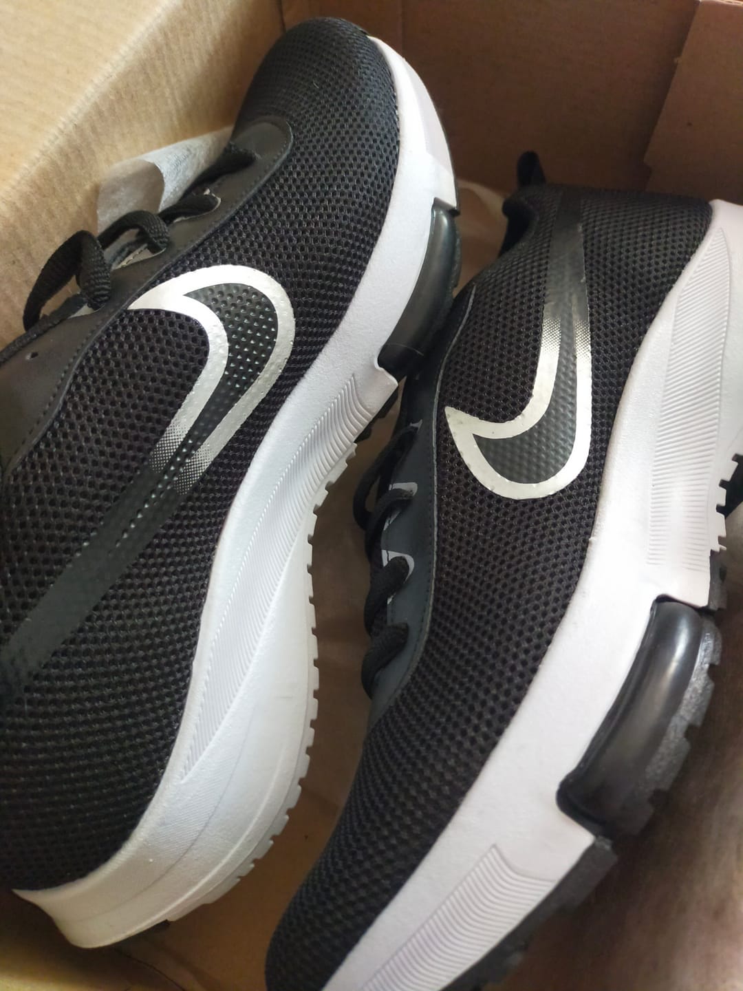 Customer photo review of Tenis 025 Negro Plata Negro